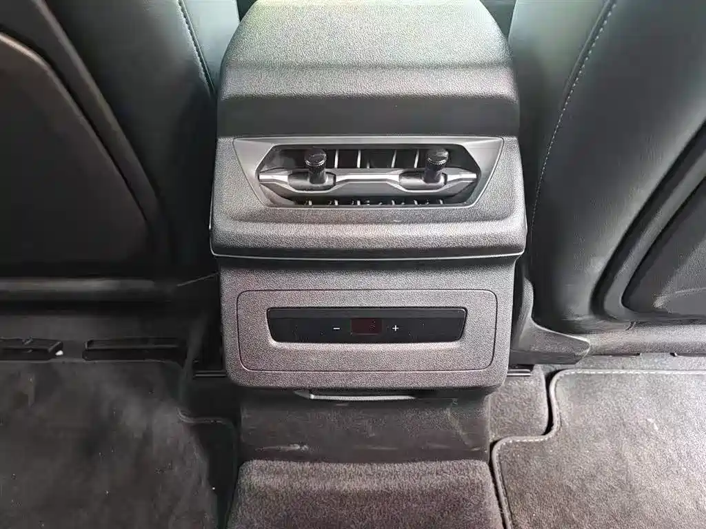 Audi Q6L e-tron