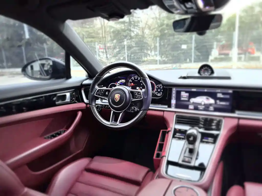 PORSCHE PANAMERA