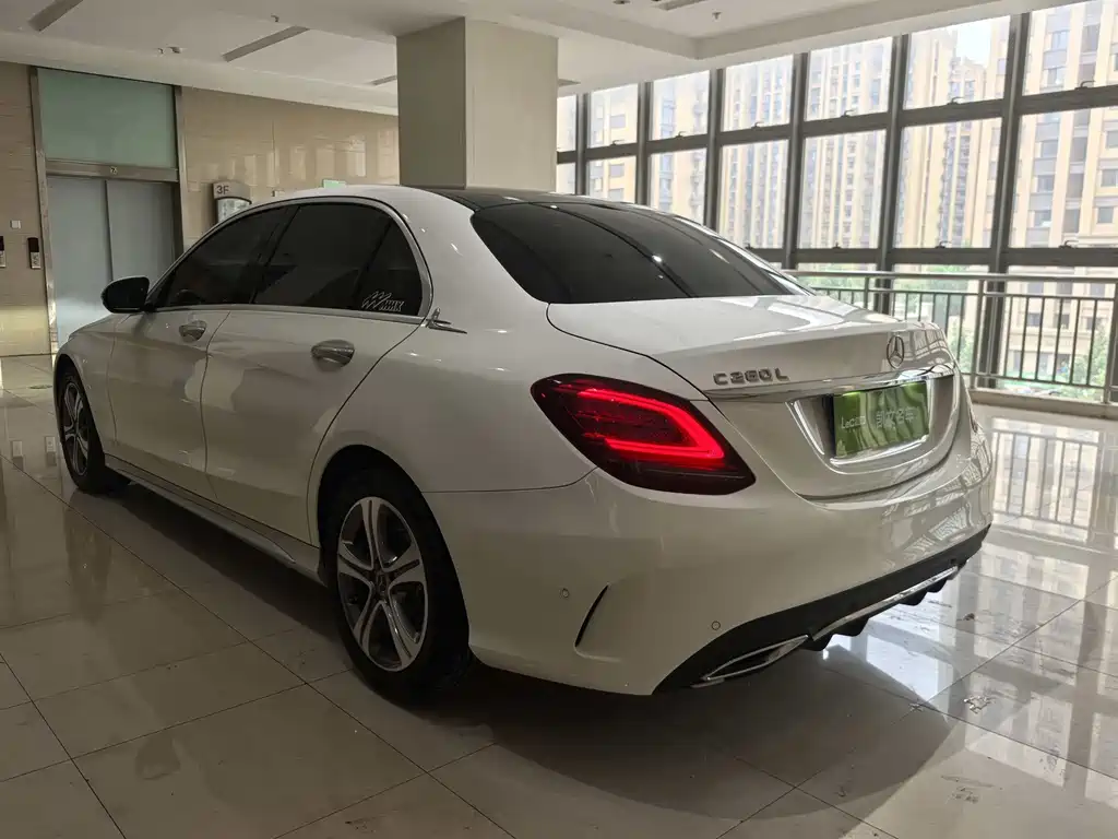 Mercedes-Benz C-Class — миниатюра 6