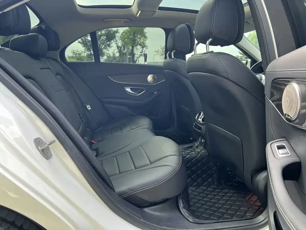 Mercedes-Benz C-Class — миниатюра 11