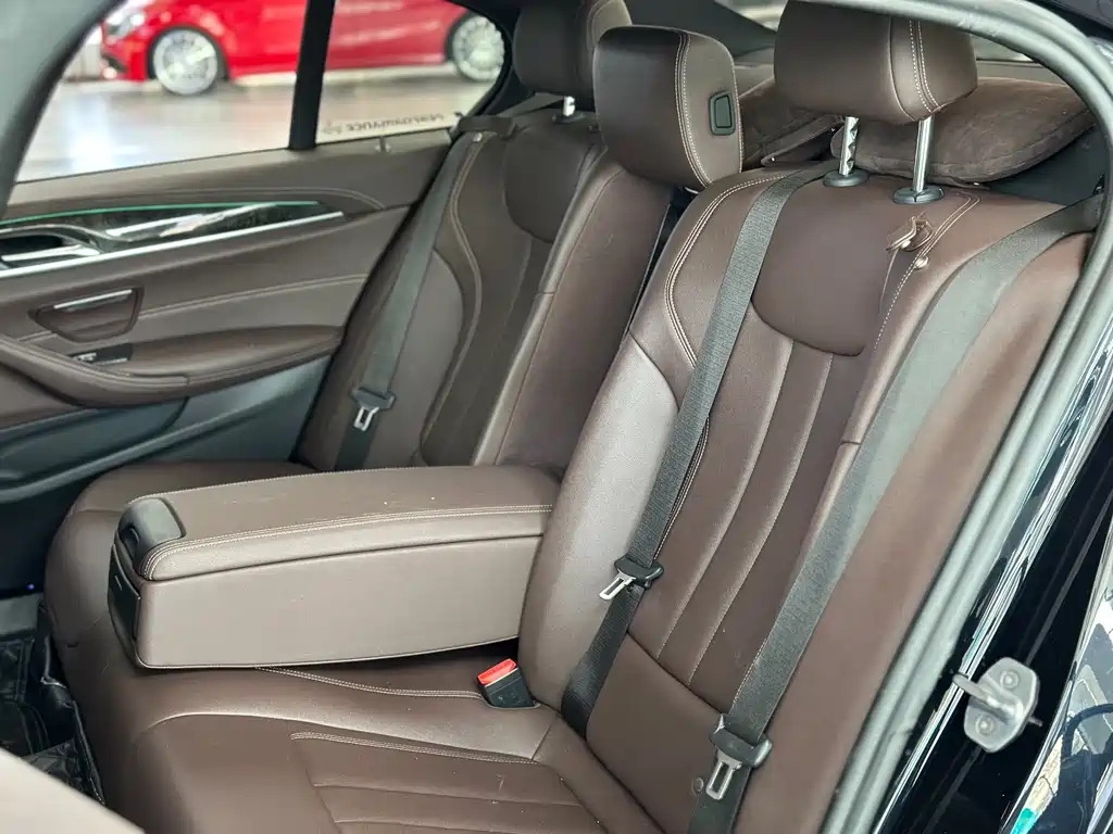 BMW 5 Series — миниатюра 10