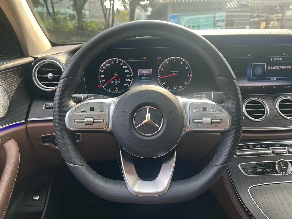 Mercedes-Benz E-Class — миниатюра 18