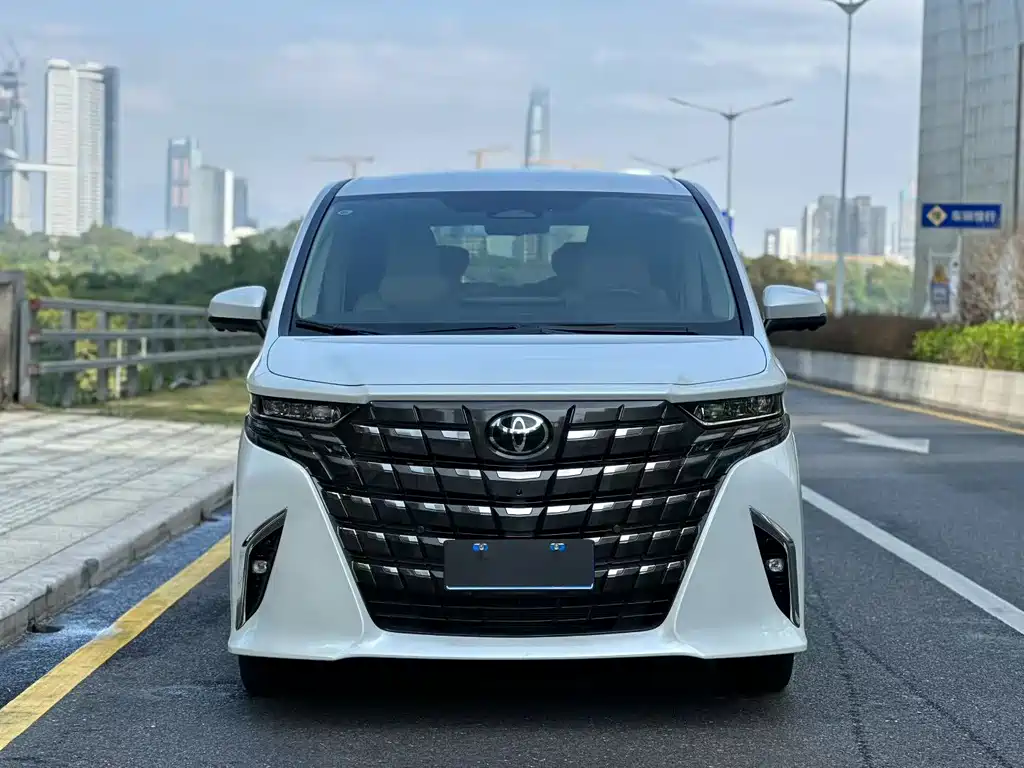 Toyota Alphard — миниатюра 2