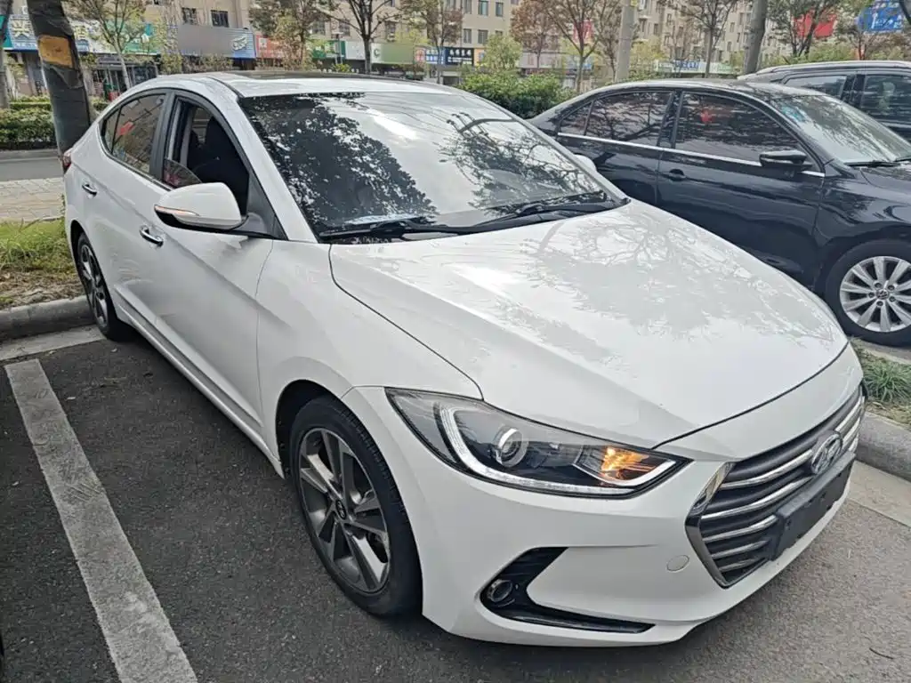 Hyundai Elantra — миниатюра 4