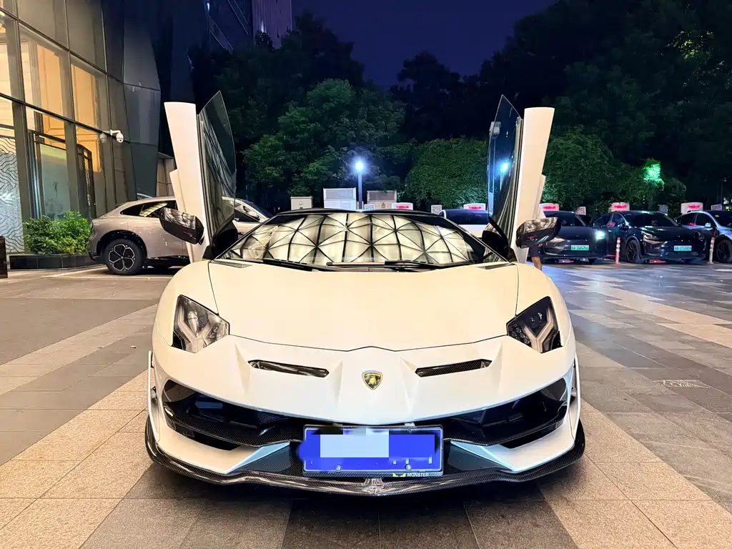 Lamborghini Aventador — миниатюра 2