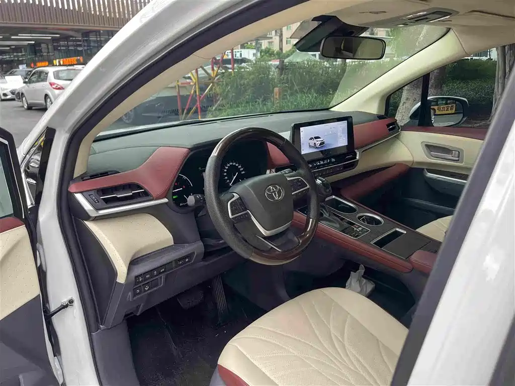 Toyota Granvia — миниатюра 8