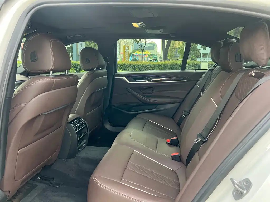 BMW 5 Series — миниатюра 6