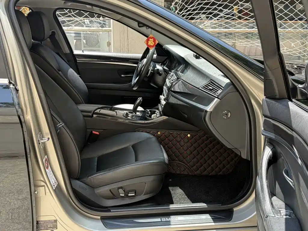 BMW 5 Series — миниатюра 8