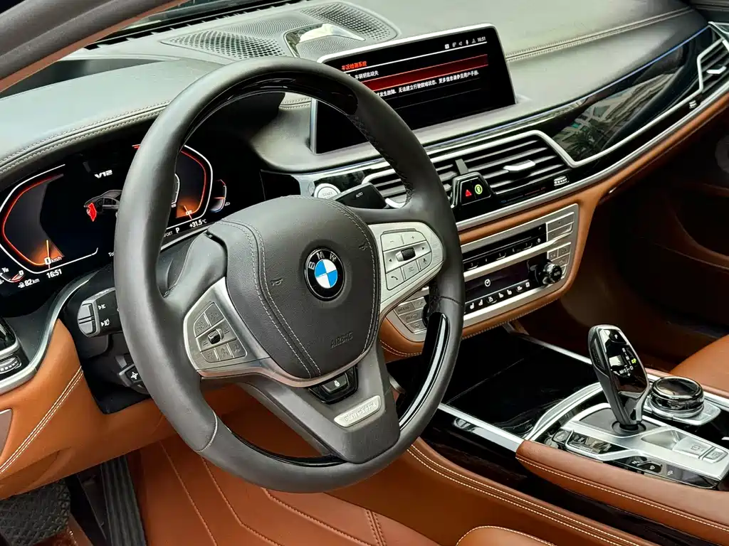 BMW 7 Series — миниатюра 11