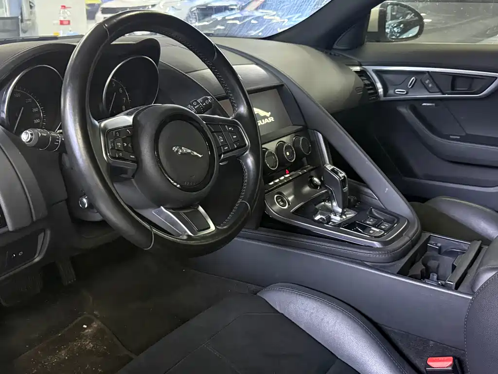 Jaguar F-Type 2019 2.0T