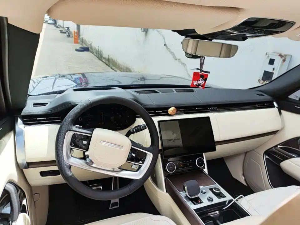 Land Rover Range Rover 2023 3.0 L6 400PS Long Wheelbase