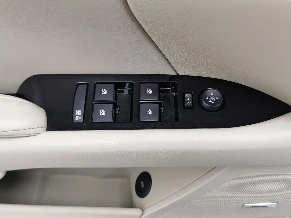 Cadillac XTS — миниатюра 9