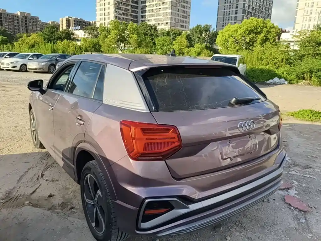Audi Q2L e-tron — миниатюра 5