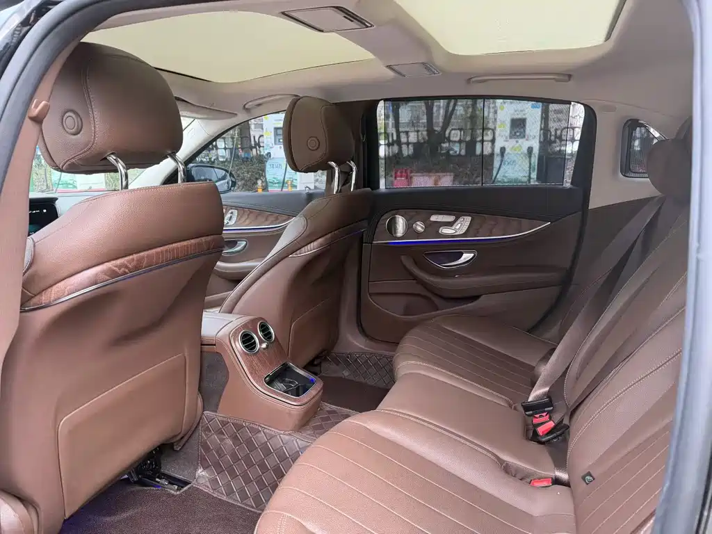 Mercedes-Benz E-Class — миниатюра 8