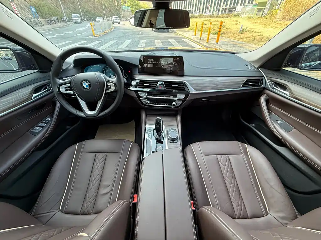 BMW 5 Series — миниатюра 13