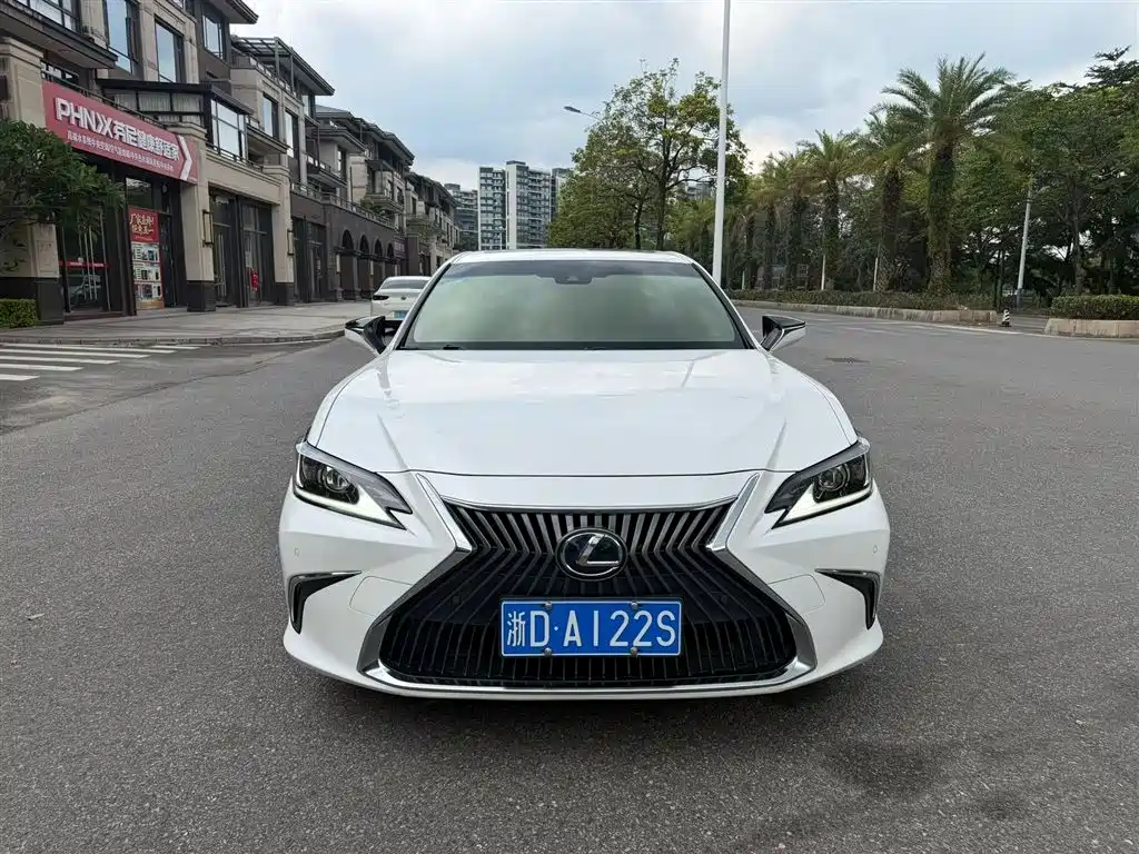 Lexus ES 2018