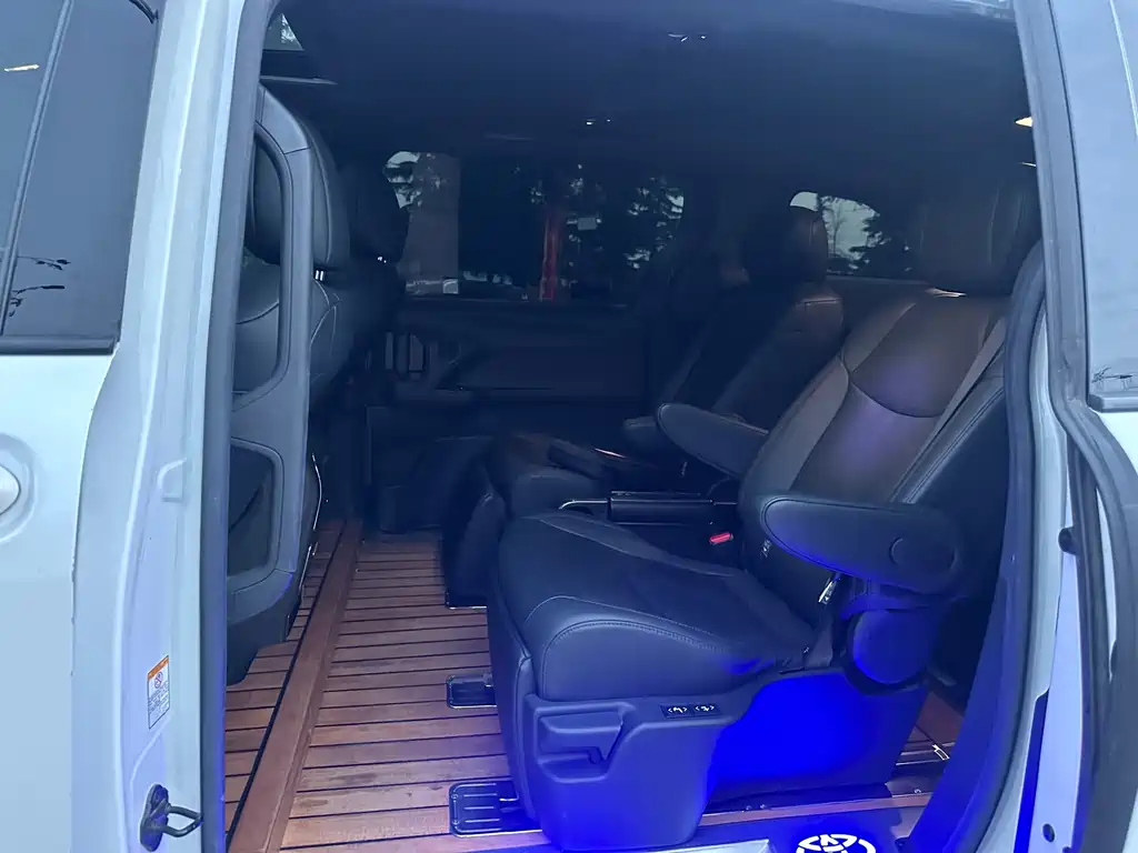 Toyota Sienna — миниатюра 5