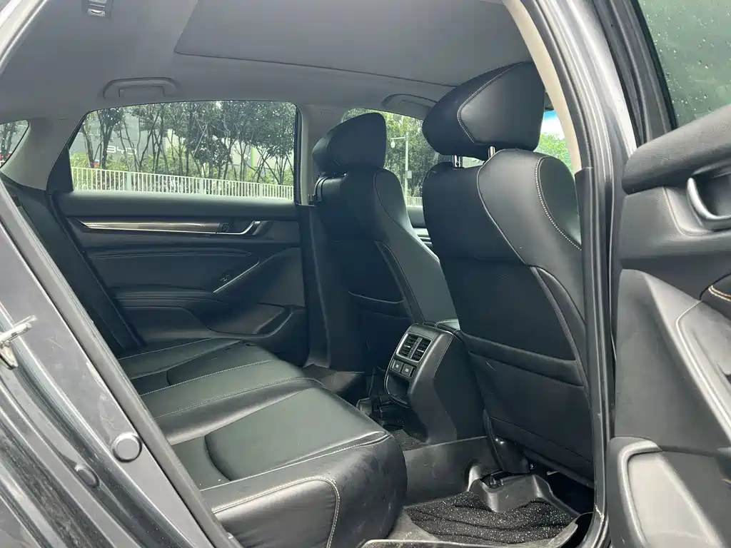 Honda Accord — миниатюра 18
