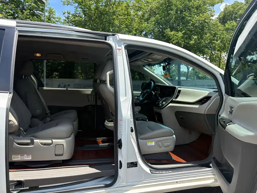 Toyota Sienna 2015 3.5L LE