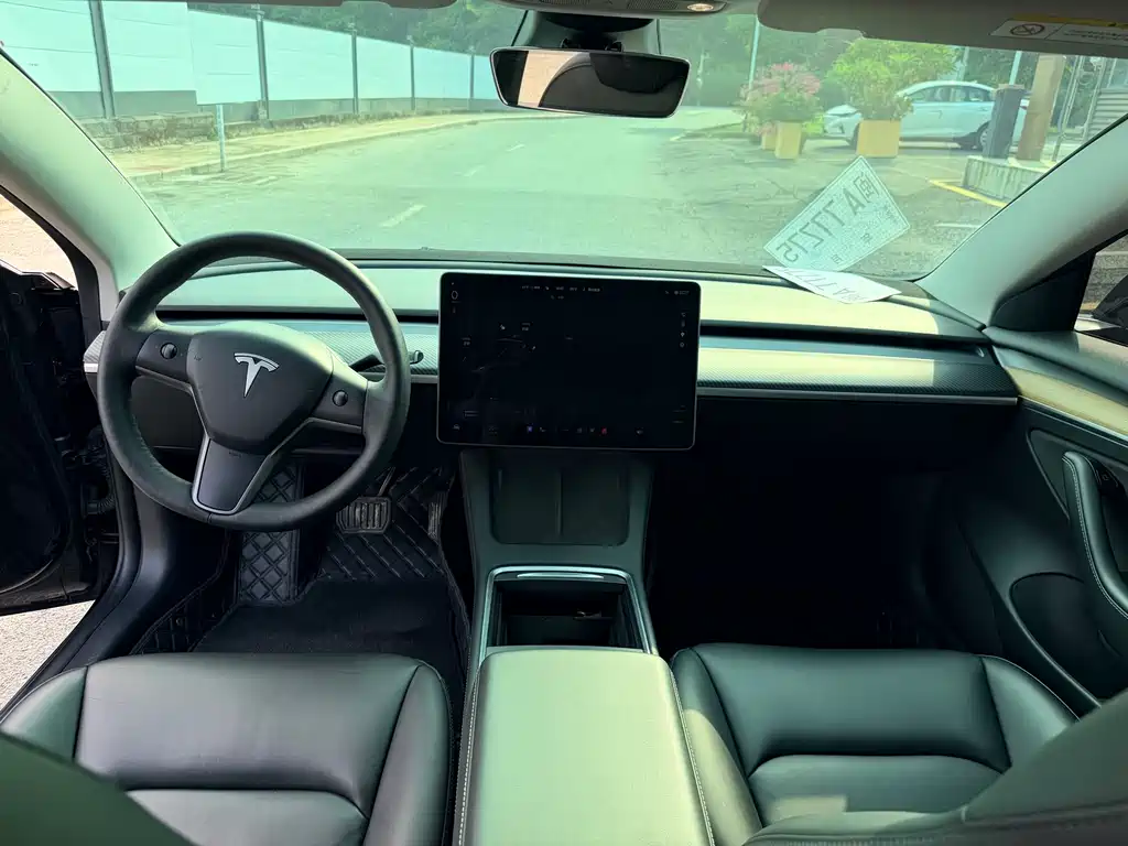 Tesla Model 3 — миниатюра 9