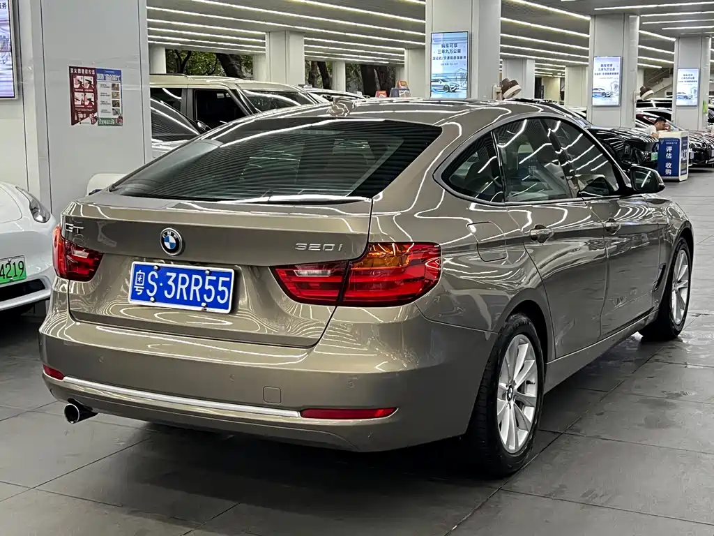 BMW 3 Series GT 3 GT 2014 320i Lead