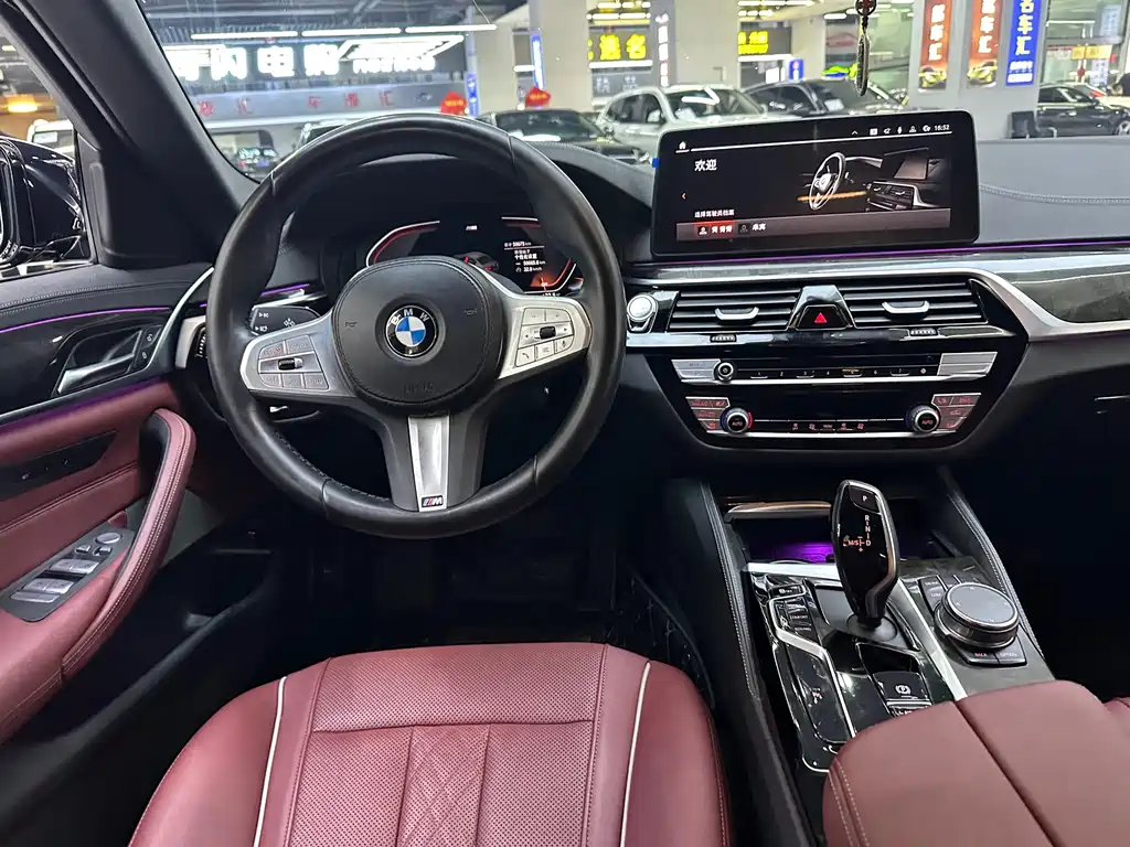 BMW 5 Series — миниатюра 13