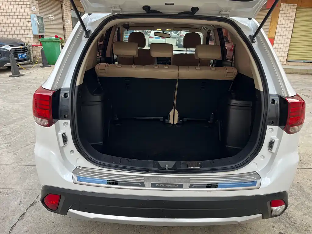 Mitsubishi Outlander — миниатюра 11