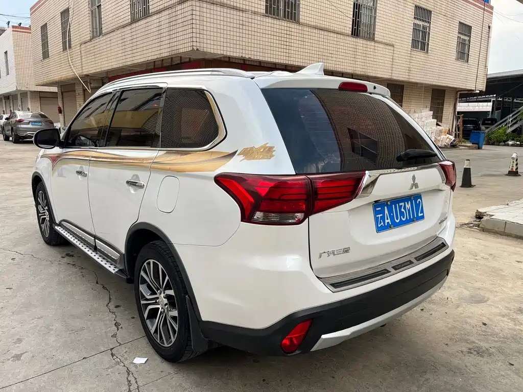Mitsubishi Outlander — миниатюра 8