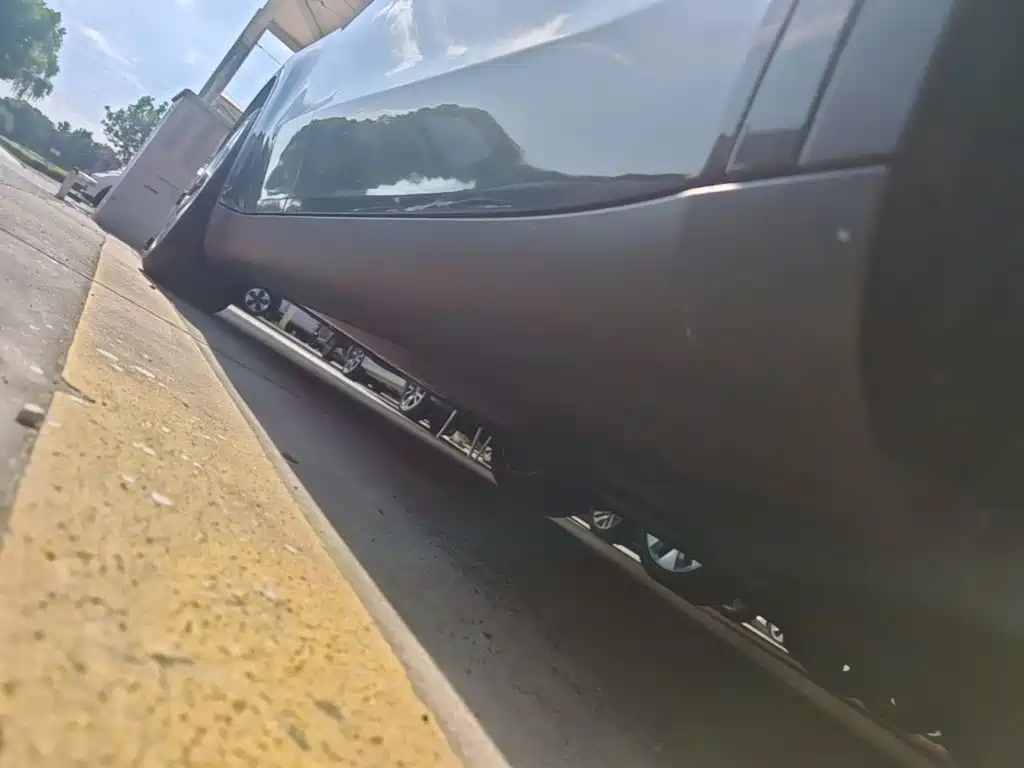 Tesla Model Y — миниатюра 21