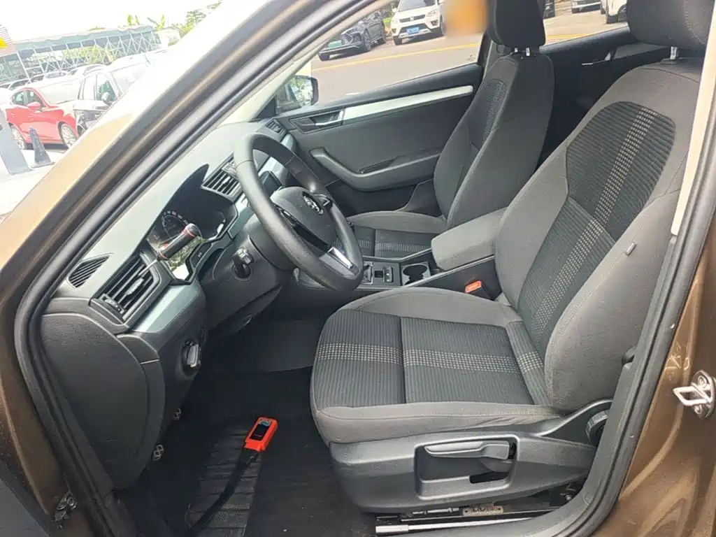 Skoda Superb — миниатюра 15