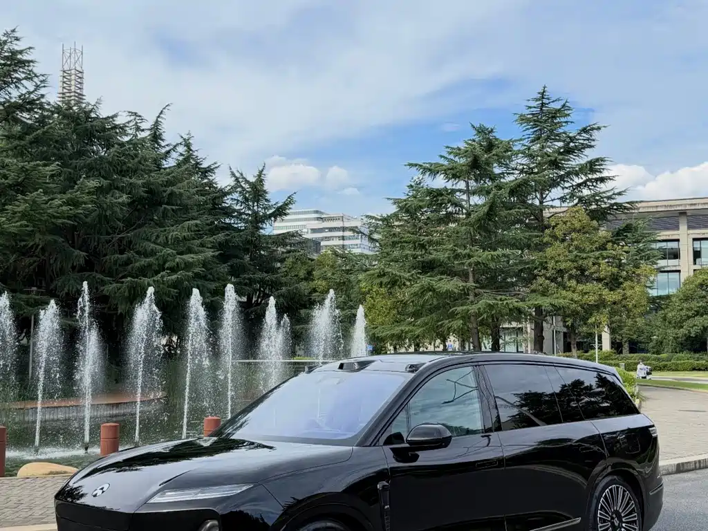 NIO ES8