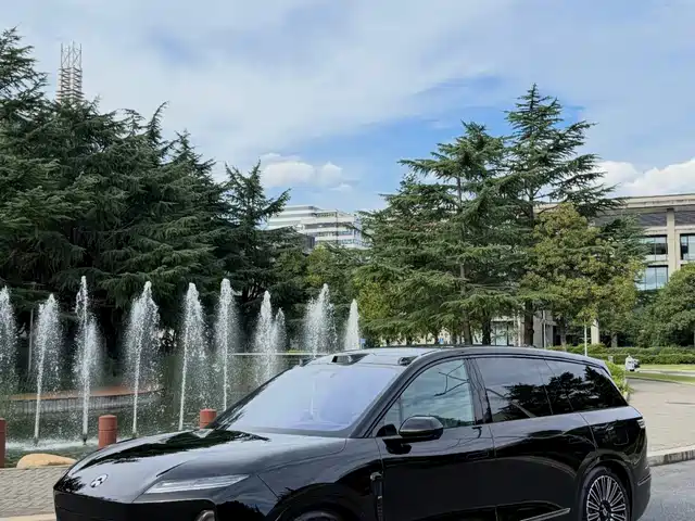 NIO ES8