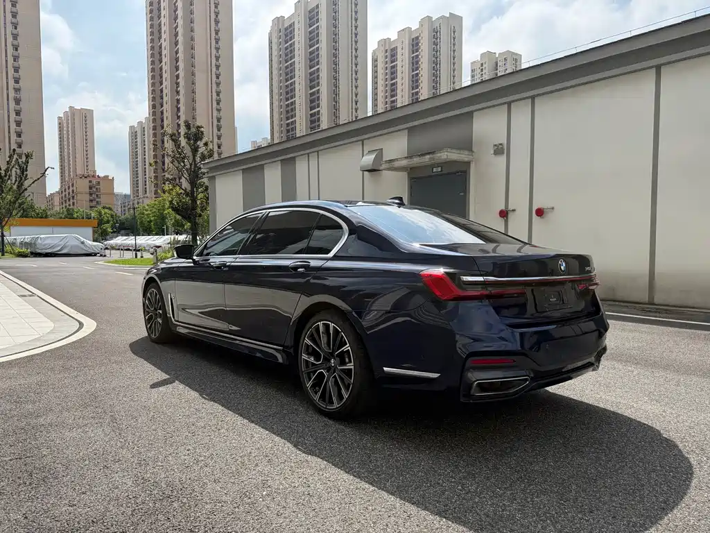 BMW 7 Series — миниатюра 6