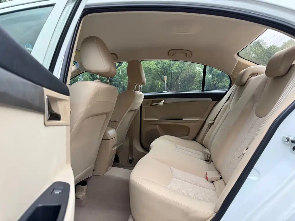 Roewe 350 — миниатюра 9