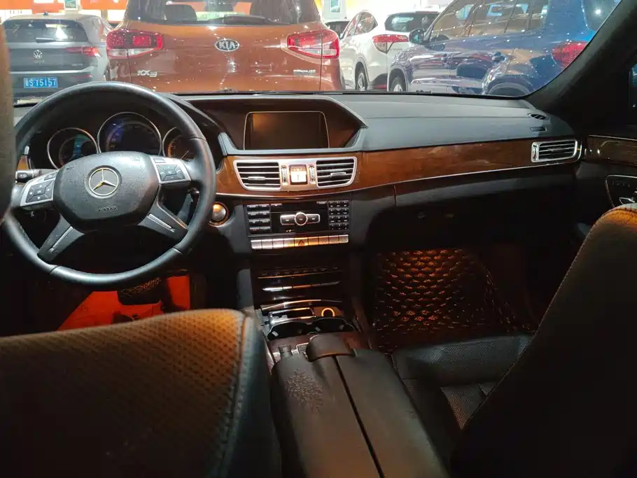Mercedes-Benz E-Class — миниатюра 12