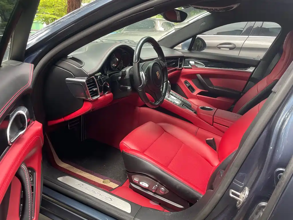 Porsche Panamera 2010 Panamera 4S 4.8L