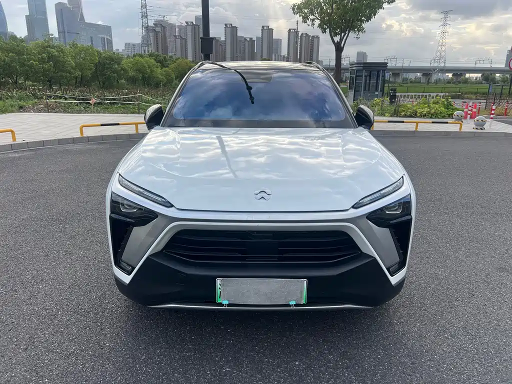 NIO ES8 2022 100kWh мест