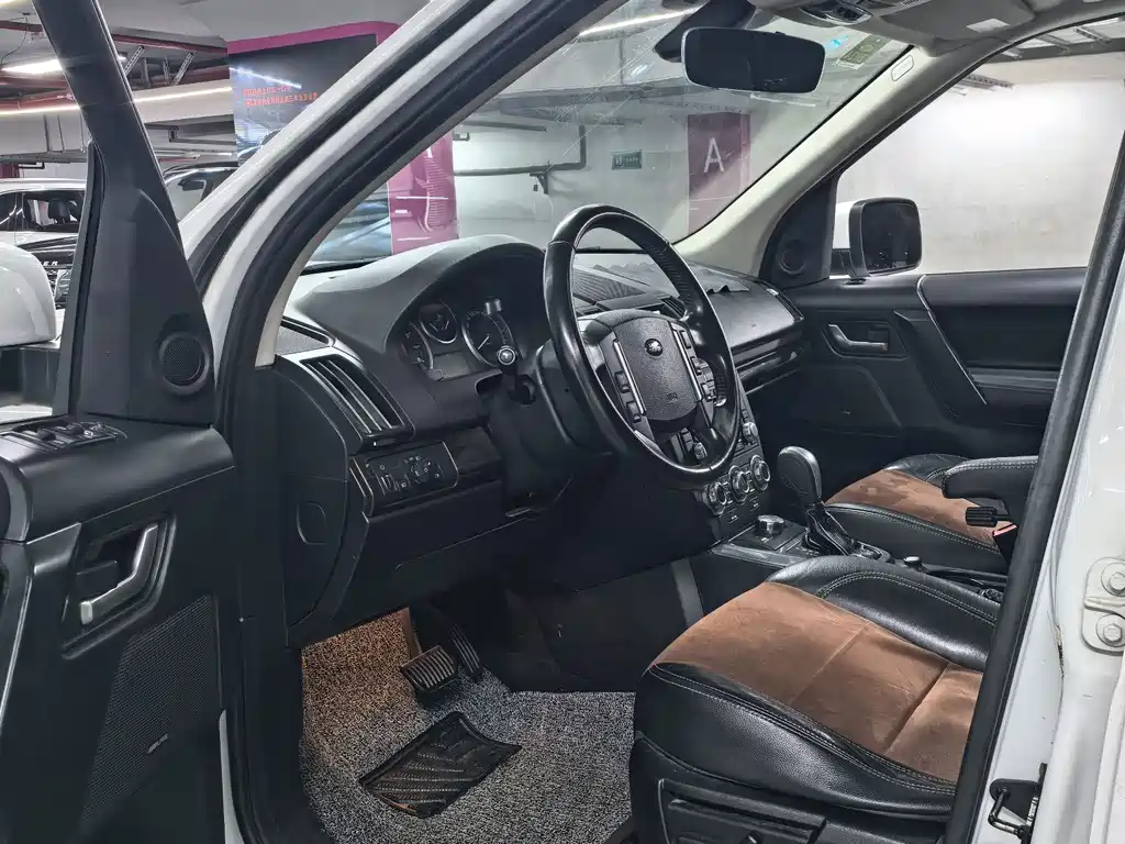 Land Rover 2 011 3.2L i6 SE