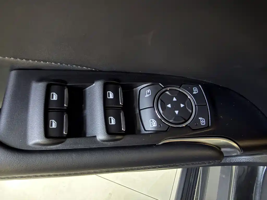 Lincoln MKC — миниатюра 14