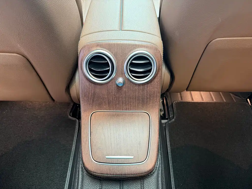 Mercedes-Benz E-Class — миниатюра 9