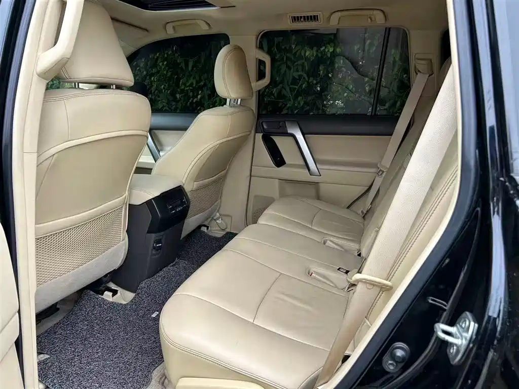 Toyota Land Cruiser Prado 2016 2.7L AT Luxury