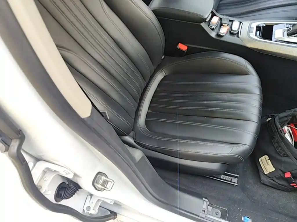 Peugeot 408 — миниатюра 25