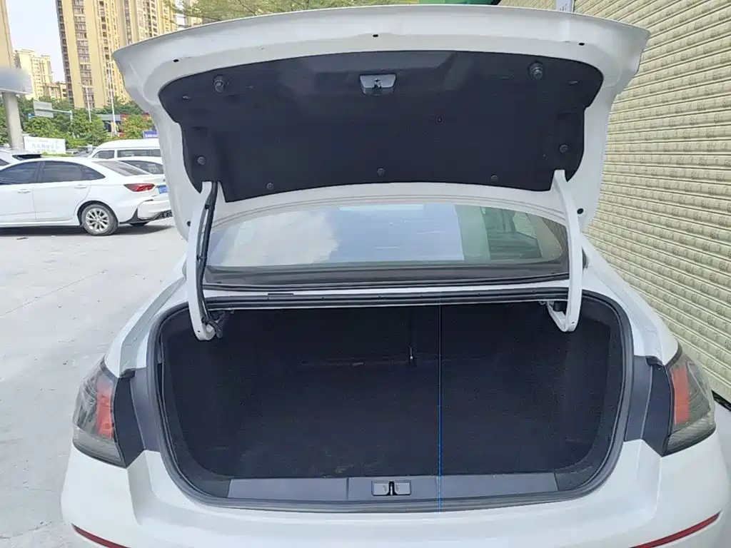 Peugeot 408 — миниатюра 19
