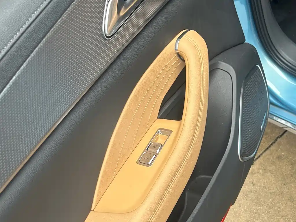Hongqi Hongqi H5 — миниатюра 11