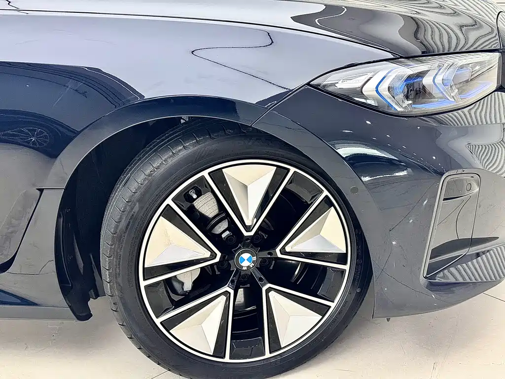 BMW i3 2025 eDrive 40 L Sport