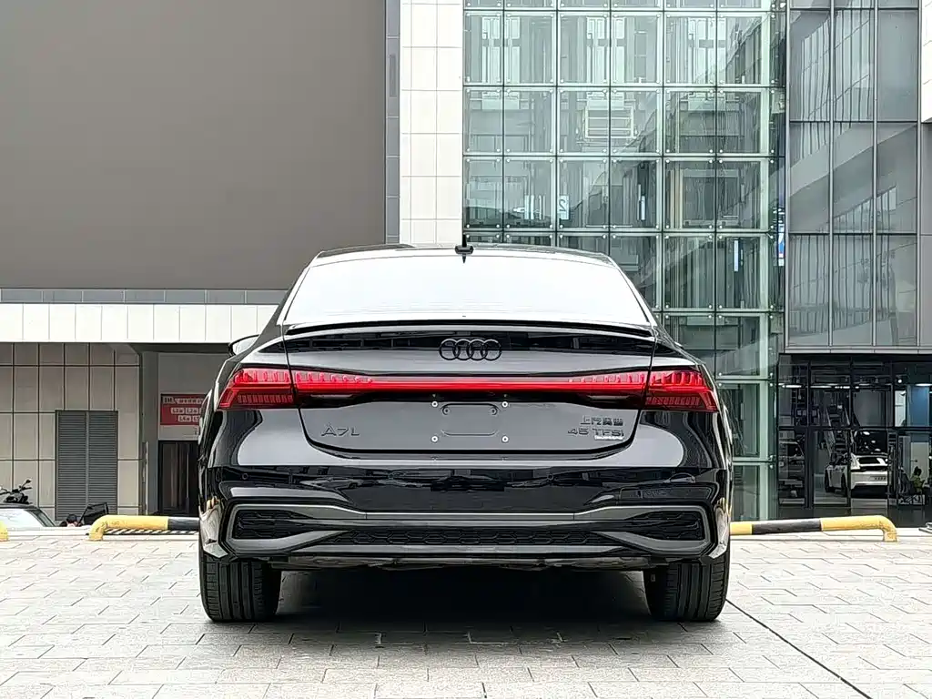 Audi A7L 2024 45 TFSI quattro S-line
