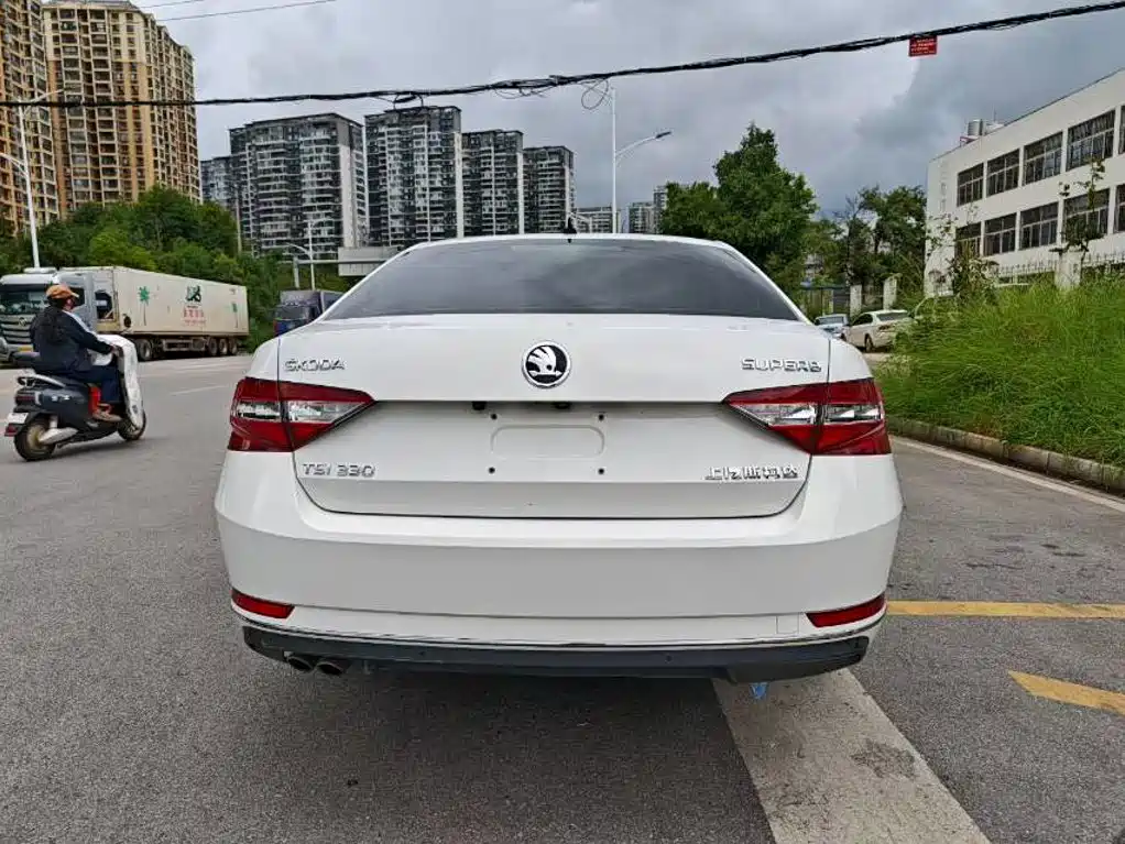 Skoda Superb — миниатюра 8
