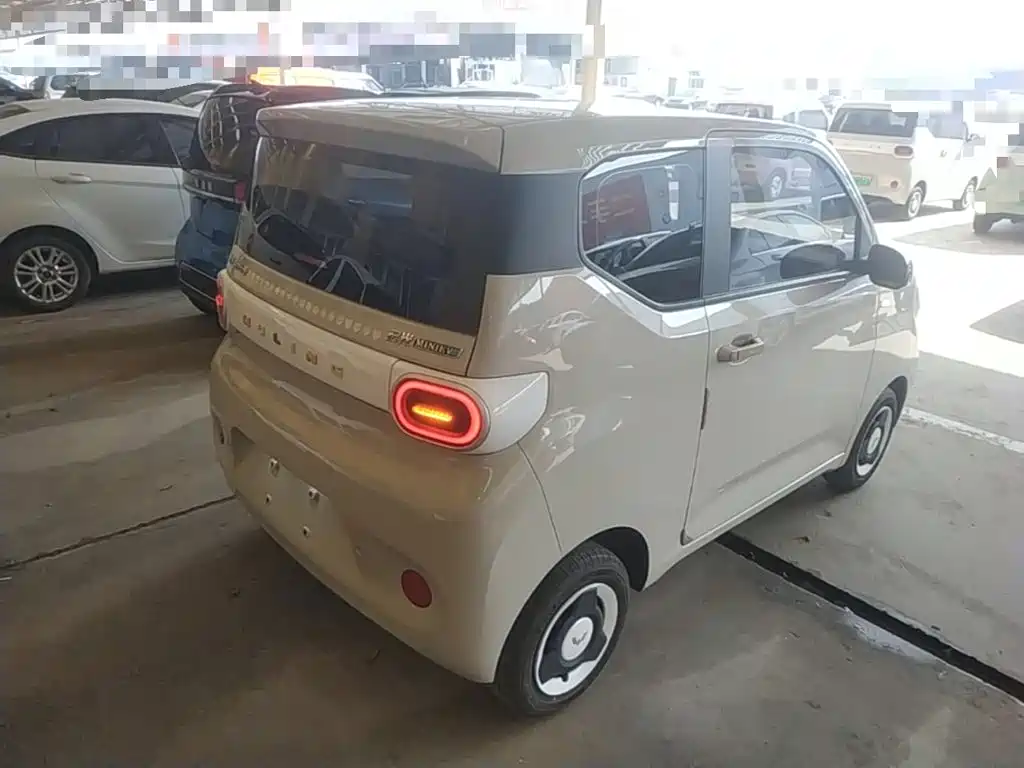 Wuling MINIEV — миниатюра 7