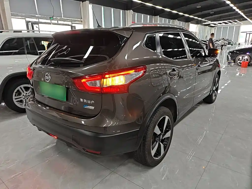 Nissan Qashqai — миниатюра 7