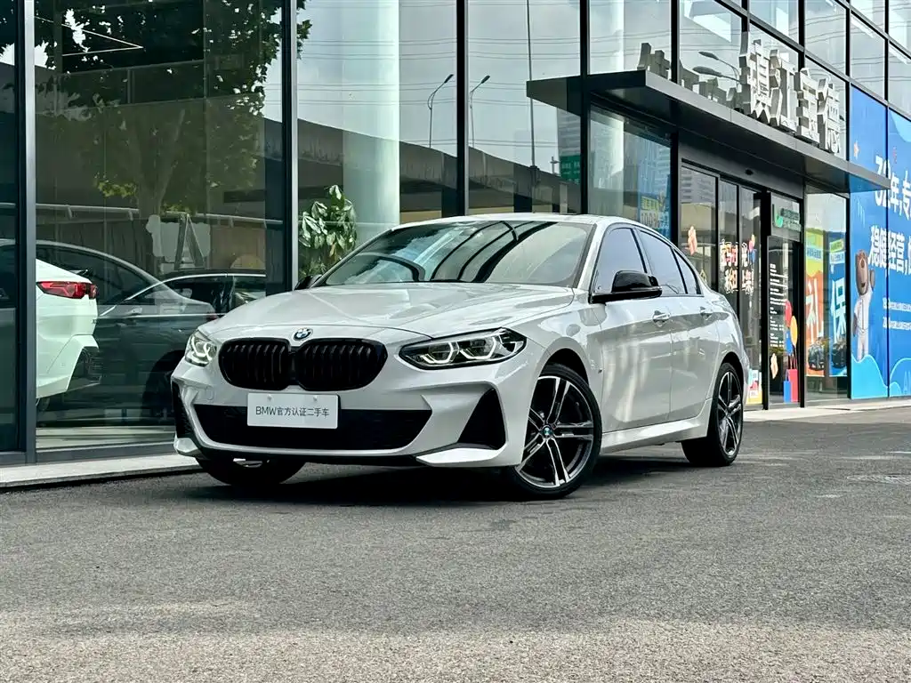 BMW 1 SERIES